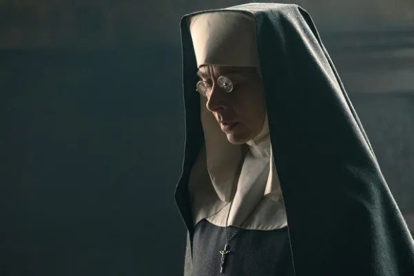 ケイト・ディッキー、『ピーキー・ブラインダーズ』で修道院長を演じる
