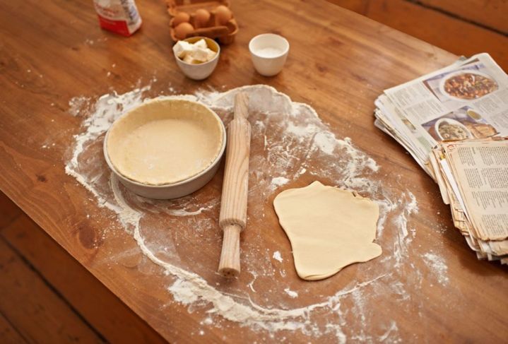 разточване на тесто за пай