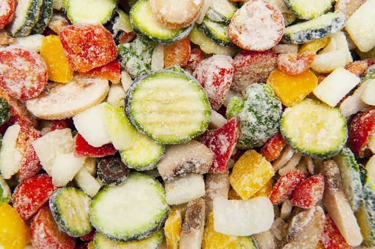 最も健康的な加工食品のひとつであるさまざまな冷凍野菜。