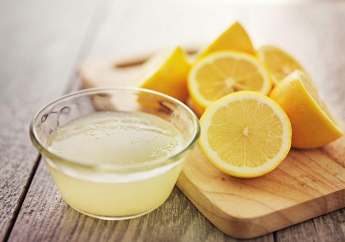 レモンジュースのボウル、プレイドウを作るときの歯石のクリームの代替品