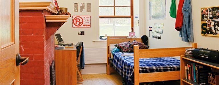 10 лесни начина да накарате стаята си в общежитието да се почувства като у дома си