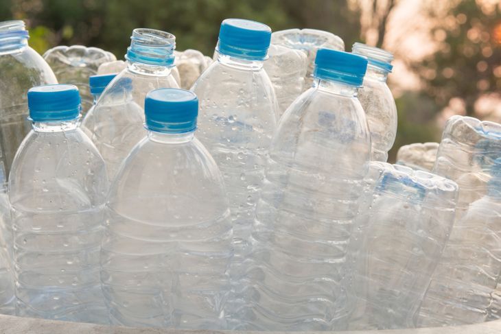 Рециклирани отпадъчни бутилки