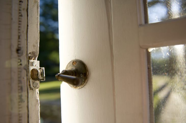 Упорна планка за ключалката на вратата