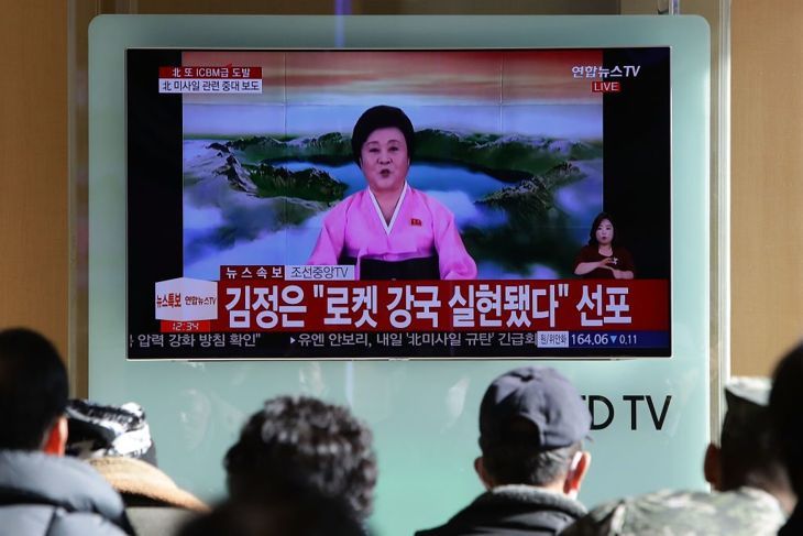 Хората гледат Северна Корея