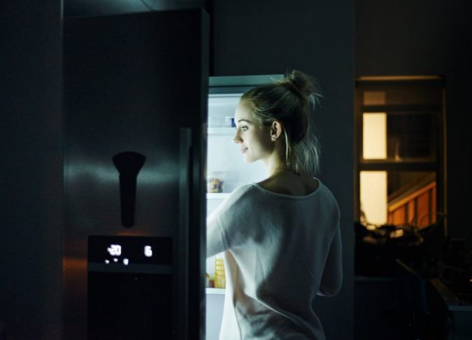 хладилник за размразяване през нощта