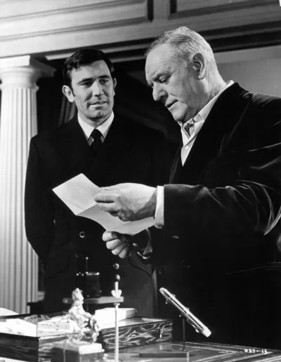 ジョージ・レーゼンビーとバーナード・リー、1969年